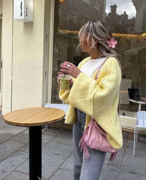 Smart Casual Women Outfits, Casual Women Outfits, Scandi Fashion, Smart Casual Women, Modern Hippie, Aesthetic Photoshoot, 2024 Style, Yellow Cardigan, Spring Pastels