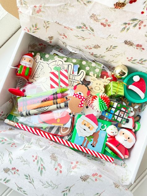 Christmas Craft Box Ideas, Gift Boxes For Kids, Diy Kids Gifts For Christmas, Christmas Basket Gift Ideas Kids, Kids Christmas Basket, Kids Gift Baskets For Christmas, Christmas Gift Box Ideas For Kids, December Box For Kids, Christmas Boxes For Kids