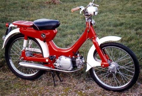 '67-77 Honda PC50 moped has same engine, carb, hubs, brakes, levers? as '78-81 Indian AMI-50 Bici Retro, Honda 50, Vintage Moped, Honda Motorbikes, Vintage Honda Motorcycles, Honda Scrambler, Womens Motorcycle Helmets, Honda Super Cub, Custom Motorcycle Helmets