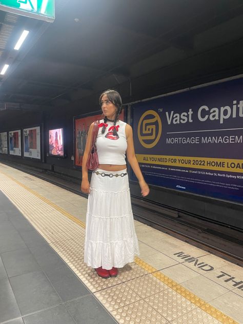 Ruffled White Skirt Outfit, Maxi Skirt Outfit With Boots, Red Flowy Skirt Outfit, Long White Skirt Festival Outfit, Maxi Skirt Western Outfit, White Tier Skirt Outfit, Maxi Skirt Cowboy Boots Outfit, White Flowy Maxi Skirt Outfit, White King Skirt Outfit