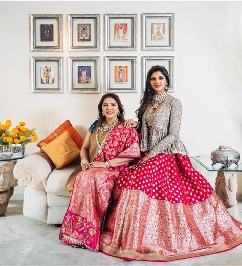 5 Trending Mother of the bride moments you NEED with your Mom at your wedding  - Witty Vows Brides Mother Indian Outfit, Miheeka Bajaj, Mother Daughter Photography Poses, Brides Mom Dress, Mother Daughter Poses, Mother Photo, Grooms Mom, Color Twist, Mother Photos