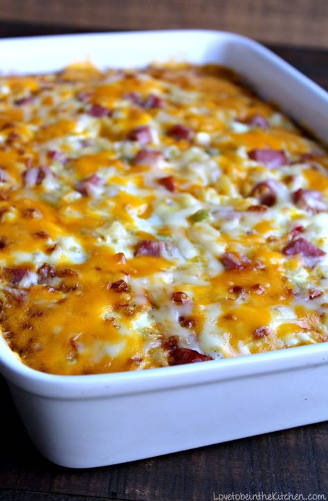 Easy Cheesy Breakfast Casserole Quick Easy Breakfast Casserole, Breakfast Casserole With Potatoes, Potatoes Obrien, Casserole With Potatoes, Cheesy Breakfast Casserole, Cheesy Breakfast, Easy Breakfast Casserole, Breakfast Potato Casserole, Best Breakfast Casserole