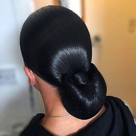 Great smooth black bun. Need to learn this one! Dancing Makeup, Dancesport Hair, Black Bun, Latin Dancing, Competition Hair, Ballroom Hair, Low Bun Hairstyles, Bridal Hair Buns, Dance Hairstyles