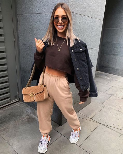 Natalia on Instagram: “Joggers are the only thing that the weather in Manchester lets you wear 😆” Balenciaga Track Sneakers Outfit, Balenciaga Fits, Balenciaga Outfit Women, Balenciaga Track Outfit, Aesthetic Lookbook, Balenciaga Outfit, Track Outfits, Track Sneakers, Sneaker Outfits Women