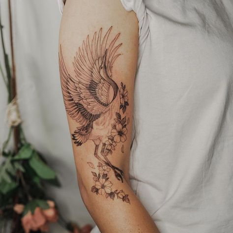 Crane With Flowers Tattoo, Crane Flower Tattoo, Heron Bird Tattoo, Crane Back Tattoo, 24 Tattoo, Tattoo Crane, Bird Shoulder Tattoos, Bird And Flower Tattoo, Heron Tattoo