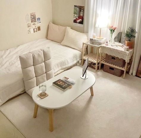 Floor Table Aesthetic, Floor Desk Ideas, Korean Minimalist Room, Korean Room Ideas, Korean Bedroom Ideas, Coffee Table In Bedroom, Korean Bedroom, Comfortable Bedroom Decor, Cozy Small Bedrooms