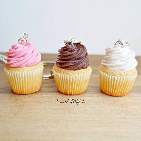 Pink Frosting Cupcakes, Frosting For Chocolate Cupcakes, Frost Cupcakes, Polymer Clay Cupcake, Pink Doughnuts, Barbie Food, Cupcake Charms, Pink Frosting, Miniature Food Jewelry