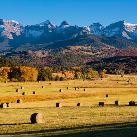 Many are drawn to the luxury ranch lifestyle because of the nostalgic, romantic feel that can be associated with the lifestyle. The large, untouched swaths of land add to its wild beauty, and the simpler life has a strong pull. Read about “Home on the Range” and why the wealthy are drawn to it. Colorado Ranch, Luxury Ranch, Casa Country, Home On The Range, Ranch Life, Ranch Style, The Ranch, Pretty Places, Country Life