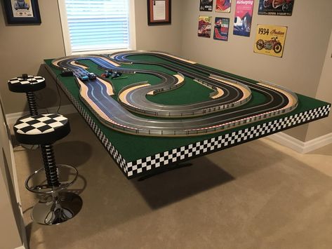 Afx Slot Car Track Layouts, Scalextric Track Layout, Diy Car Track, Carrera Slot Cars, Scalextric Track, Race Car Sets, Slot Car Race Track, Garage Furniture, Slot Racing