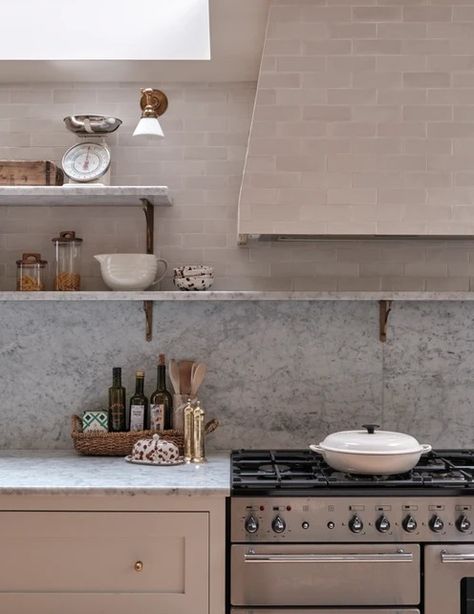 Portfolio Millie Turner, Village Kitchen, Kitchen Tile, The Cotswolds, South London, North London, Open Kitchen, Interior Design Studio, Kitchen Space