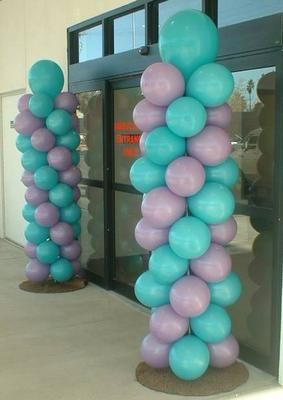 Balloon Design Ideas How To Make, Balloon Arch Support, Balloon Decorations Columns, Diy Balloon Pillar Stand, How To Make A Balloon Archway, Making Balloon Columns, Balloon Pole Decorations, Outside Balloon Garland, How To Make A Balloon Column Stand