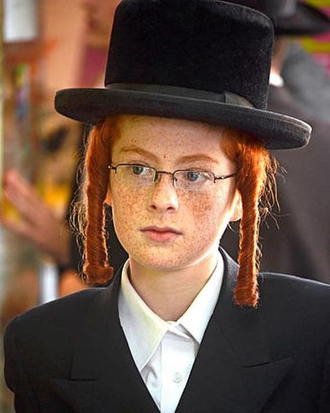 You Dont Look Jewish on Instagram: "There are a high percentage of gingers amongst Ashkenazi Jews that can be attributed to the haplogroup R1b, which is the dominant paternal lineage of Western Europe. However, Ashkenazim are not the first or only reference to red hair in Jewry. Both Esau and David are referred to as admoni, which means red or ruddy. It is unsure whether or not the two actually had red hair, or just a red complexion. Red attributes can be found in Jews with different diaspora Ashkenazi Jews, Western Europe, Fifty Shades, Redheads, Red Hair, Ginger, The One, Two By Two, Festival