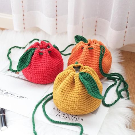 Fruit Accessories, Crochet Fruit, Fun Crochet Projects, Diy Crochet Projects, Crochet Kit, Crochet Purses, Woven Bag, Crochet Accessories, Crochet Gifts