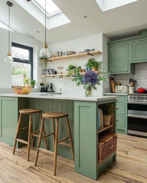 Sage Green Shaker Kitchen, Green Shaker Kitchen, Colourful Kitchen, Casa Country, Kitchen Decor Apartment, Coastal Kitchen, Shaker Kitchen, Kitchen Extension, Kitchen Inspiration Design