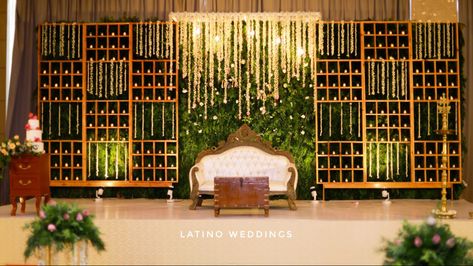 Tamil Wedding Reception Decoration, Wedding Stage Kerala Hindu, Tamil Wedding Backdrop, Traditional Backdrop Decoration Indian, Tamil Wedding Decoration Ideas, Kerala Style Wedding Decoration, Traditional Stage Decoration For Wedding, Kerala Engagement Stage Decoration, Simple Traditional Backdrop Decoration