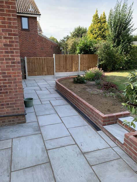 Brick Patio Edging Ideas, Brick And Sandstone Patio, Red Brick Retaining Wall Ideas, Red Brick House Garden Ideas, Red Brick House Backyard, Red Brick Garden Wall, Red Brick House Patio, Red Brick Retaining Wall, Red Brick Garden