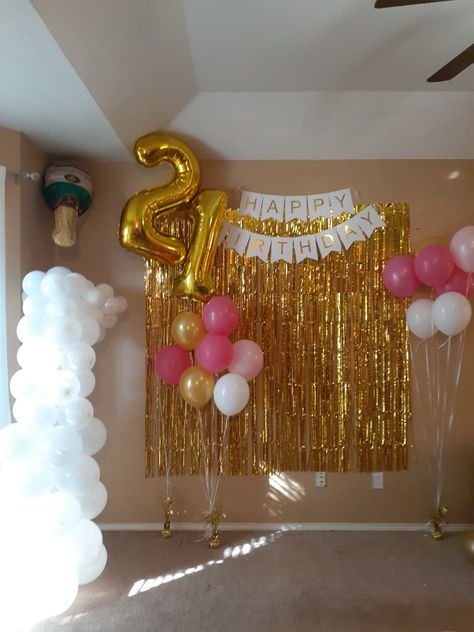 21st Birthday Backdrop Ideas Easy Diy, 21st Birthday Decor, 21st Decorations, 21 Bday, Birthday 20, 21st Birthday Girl, 21st Bday Ideas, Birthday Vibes, 21st Birthday Decorations