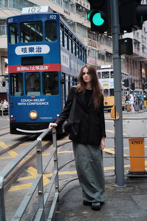 Hong Kong Street Style Fashion, China Outfit Ideas, Street Concept Photography, Hongkong Disneyland Ootd, Hongkong Photoshoot Ideas, Hongkong Cultural Center, Hong Kong Poses, Hongkong Street Photography, Hong Kong December Outfit