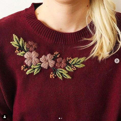 Sulaman Pita, Embroidery On Kurtis, Embroidery Tshirt, Embroidery Sweater, Floral Embroidery Patterns, Diy Embroidery Patterns, Basic Embroidery Stitches, Embroidery Stitches Tutorial, Pola Sulam