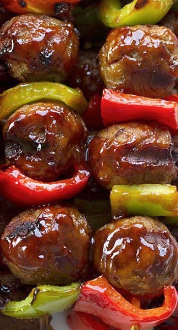 Meatball Skewers, Easy Meatball, Kabob Skewers, Sweet And Sour Meatballs, Eat Beef, Sweet Peppers, Frozen Meatballs, Healthy Grilling, Sweet And Sour Sauce