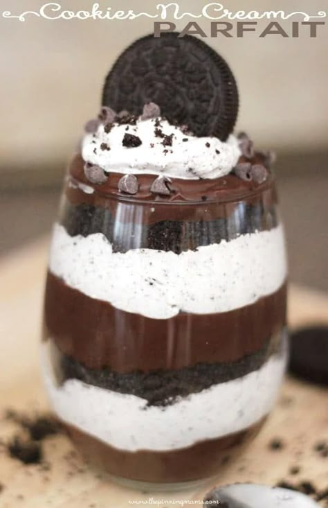 Cookies And Cream Parfait Recipe, The Pinning Mama, Chocolate Pudding Desserts, Chocolate Parfait, Oreo Desserts, Mason Jar Desserts, Dessert Cups Recipes, Cookies N Cream, Pudding Parfait