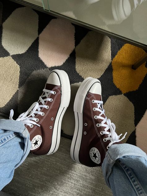 Cute Converse Shoes, Look 80s, Brown Converse, Cute Converse, Dr Shoes, Shoe Wishlist, Espresso Brown, Hype Shoes, Shoe Inspo