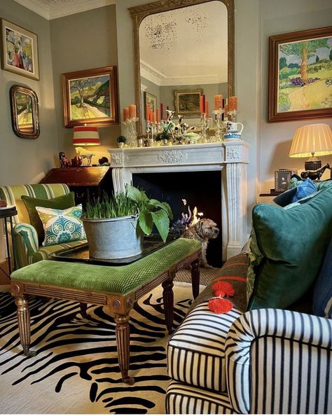 Martha Stewart Living Room, Butter Wakefield, Pretty Apartments, British Cottage, Candy Decor, 18th Cake, English Decor, Interiors Dream, Hygge Home