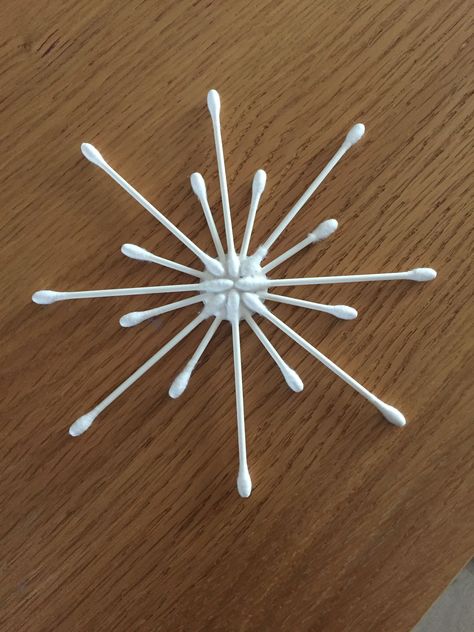 Cotton Buds Snowflakes, Q Tip Snowflake Craft, Christmas Decor Ideas Diy Dollar Tree, Wonderland Wedding Decorations, Diy Hostess Gifts, Diy Christmas Snowflakes, Christmas Decorations Diy Crafts, Baby Art Projects, Snowflake Craft