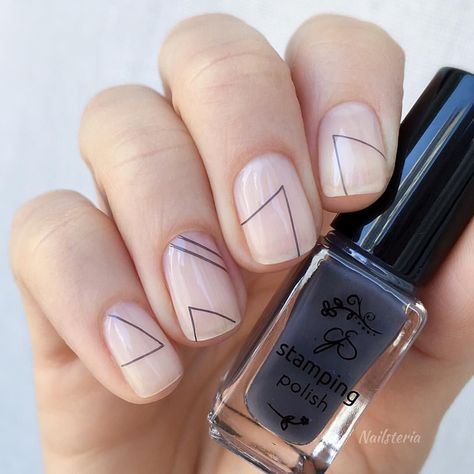 Neutral Manicure Ideas, Jelly Nails Short, Neutral Manicure, Space Nail Art, Manicure Ideas For Short Nails, Minimal Nail, Color Street Mixed Mani, Nail Art Short, Negative Space Nail Art