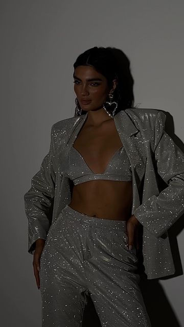 Sequins Pants Outfit, Glitter Suit, Statement Outfit, Nye Outfits, New Years Outfit, Eve Outfit, Woman Suit Fashion, Pantsuits For Women, Stylish Party Dresses