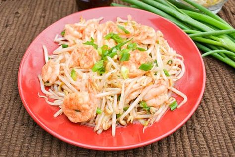 Sautéed Shrimp and Bean Sprouts - Salu Salo Recipes Japanese Spinach, Bean Sprout Recipes, Vegetable Fritters, Shrimp And Vegetables, Sauteed Shrimp, Bean Sprouts, Spinach Salad, Vegetarian Recipes Healthy, Healthy Vegetarian