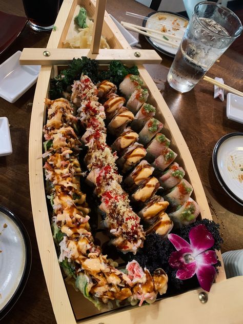 Aesthetic Sushi, Boat Aesthetic, Sushi Boat, Foreign Food, Japan Food, Food Obsession, Fresh Rolls, Lunch Recipes, Aesthetic Food