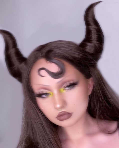 annabel on Instagram: “I’m a minotaur 🥺 —————————�—————————— hair inspired by: @wigsbygolgi ——————————————————— 𝐄𝐘𝐄𝐒: #sugarpill pink capsule collection palette…” Aries Outfits, Beautiful Halloween Makeup, Hair Inspired, Lashes Mascara, Emo Makeup, Goth Makeup, Dark Makeup, Sfx Makeup, Makeup Blogger