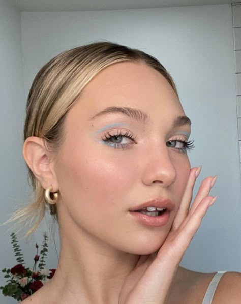 maddie ziegler’s blue eye shadow Blue Eye Shadow, Dewy Makeup, Maddie Ziegler, Creative Makeup Looks, Slick Hairstyles, Blue Eyeshadow, Glowy Makeup, Kiss Makeup, Blue Makeup