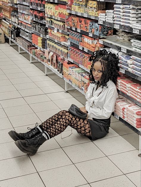 Alternative Goth Aesthetic, Alt Girl Aesthetic Black Women, Goth Fashion Black Women, Soft Goth Black Women, Emo Style Women, Punk Rock Outfits Black Women, Mall Goth Black Women, Alt Black Woman Aesthetic, Goth Asthetics Outfit