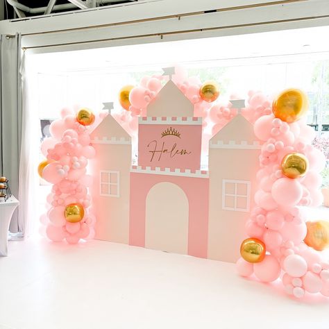 Princess Castle Party, Princess Castle Backdrop, Princess Aurora Party, Disney Princess Theme Birthday Party, Diy Princess Party, Royal Princess Birthday, Fairy Theme Birthday Party, Castle Birthday Party, Princess Backdrop