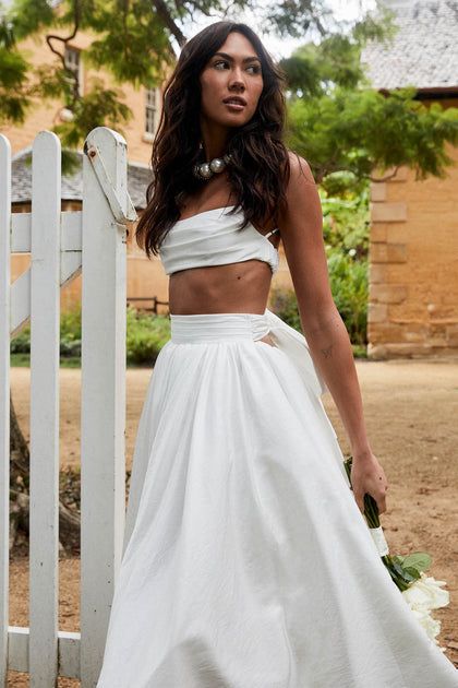 2 Piece Wedding Dress Crop Tops, Two Piece White Dress, Bride Crop Top, Island Fits, White Two Piece Outfit, Bridal Crop Top, Pink Dress Shoes, Selfie Leslie, Brunch Dress