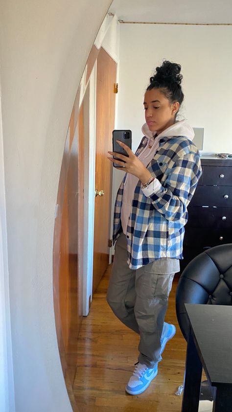 Cargos And Flannel Outfit, Flannel And Sneakers Outfit, Flannel And Cargo Pants Outfits, Flannel Sweatshirt Outfit, Flannel And Hoodie Outfits Women, Flannel Over Hoodie Outfit Women, Hoodie With Flannel Outfit, Flannel Sweater Outfit, Oversized Flannel Outfits Leggings