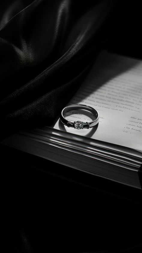 Black Wallpaper Couple, Ring Wallpaper, Dark Ring, Dark Rings, Ring Photography, White Backgrounds, Black And White Background, Couple Ring, Awesome Designs