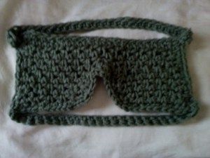 sleep-Mask, moss stitch Crochet Eye Mask, Sleep Mask Pattern, Crochet Mask, Crochet Eyes, Mask Pattern, Crochet Goodies, Moss Stitch, Crochet Rug, Polyester Yarn