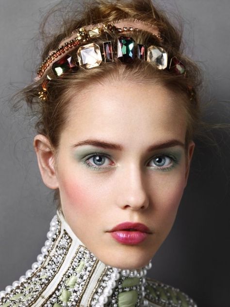 Jeweled Headband, Trending Hairstyles, Olivia Palermo, Hair Stuff, Different Hairstyles, Gigi Hadid, Victoria Beckham, Hair Jewelry, Makeup Inspiration