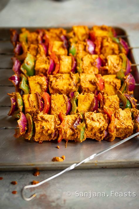 Indian Curry Recipes, Indian Paneer Recipes, Easy Vegetarian Curry, Paneer Tikka Masala Recipe, Paneer Tikka Masala, Indian Feast, Nye 2024, Kebab Sticks, Tikka Masala Sauce