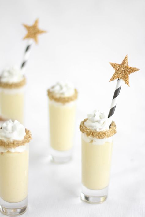 New Years Eve Dessert, Shooter Recipes, Dessert Shooters, Irish Cream, Fun Cocktails, Eve Parties, New Years Eve Party, New Years Party, Yummy Drinks