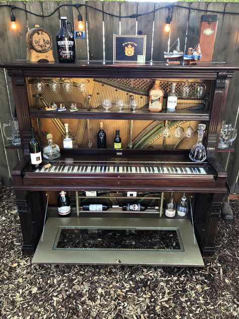 Modern urban flair on a repurposed piano! Amazing use of an old piano turned into a beverage cart! The Piano has several accommodations including a glass counter and many slots to hang glasses, nice locked bottom for special drinks, and lighting for display! It also has a bottle opener, shelves, and a hidden spot to put valuables. Piano Bar Repurposed Diy, Piano Turned Into Bar, Gentelman Bar, Piano Bar Repurposed, Refurbished Piano, Piano Display, Diy Wine Bar, Piano Projects, Piano Upcycle