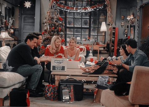 Friends Christmas Episode, Serial Friends, Christmas Episodes, Christmas Playlist, Christmas Dreaming, Friends Episodes, Christmas Friends, Friends Cast, Christmas Layouts