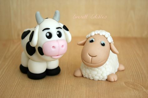 Bull Cake, Barnyard Theme, Farm Animal Cakes, Cow Cakes, Farm Themed Birthday Party, Farm Cake, Fondant Animals, Animal Cakes, Fondant Flowers