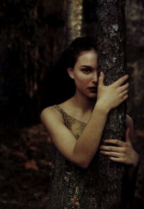 Annie Leibovitz Photography, Photo Halloween, David Lachapelle, Trendy Photography, Photography People, Martin Parr, Nature Photoshoot, Woods Photography, Forest Photos