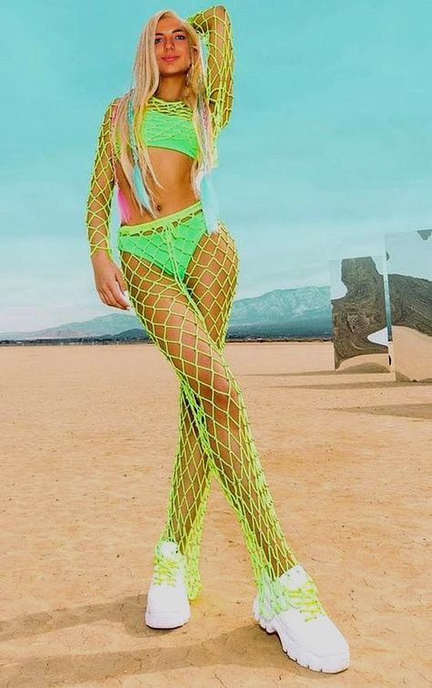 Alien Rave Outfit, Strand Shoot, Lime Crochet, Mode Coachella, Festival Makeup Rave, Knitted Trousers, Knitted Pants, Festival Outfits Rave, Look Festival