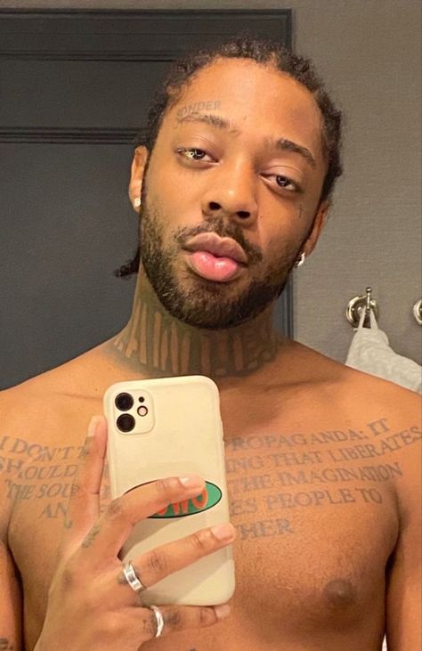 Brent Faiyaz Neck Tattoo, Brent Faiyaz Selfie, Rnb Aesthetic, Baby Brent, Miss U My Love, Christopher Wood, Brent Faiyaz, Mode Tips, Harry Styles Wallpaper