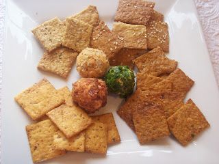 Dry Buttermilk, Wheat Crackers, Wheat Thins, Homemade Crackers, Cheese Ball Recipes, Cracker Recipes, Sourdough Recipes, Tomato Basil, Silicone Baking